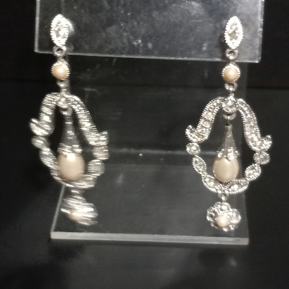 Silver Tone crystal & faux pearl chandelier earrings - Picture 2 of 3